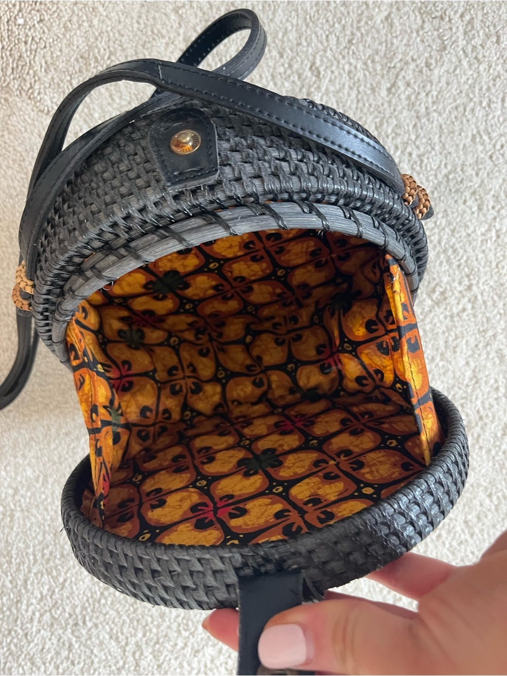 Black Round Rattan Woven Crossbody Bag - Picture 3 of 4